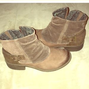 ISO these exact boots!!!!